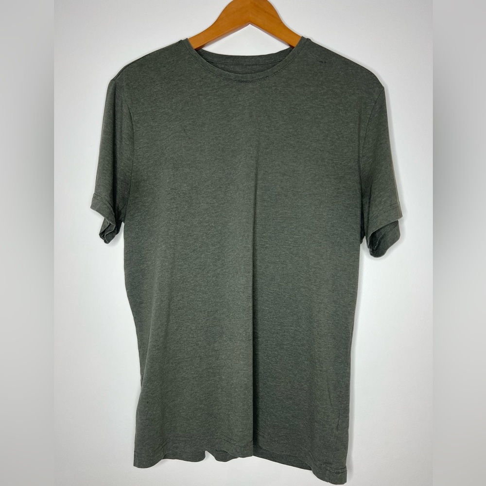 H and M size large green men’s shirt